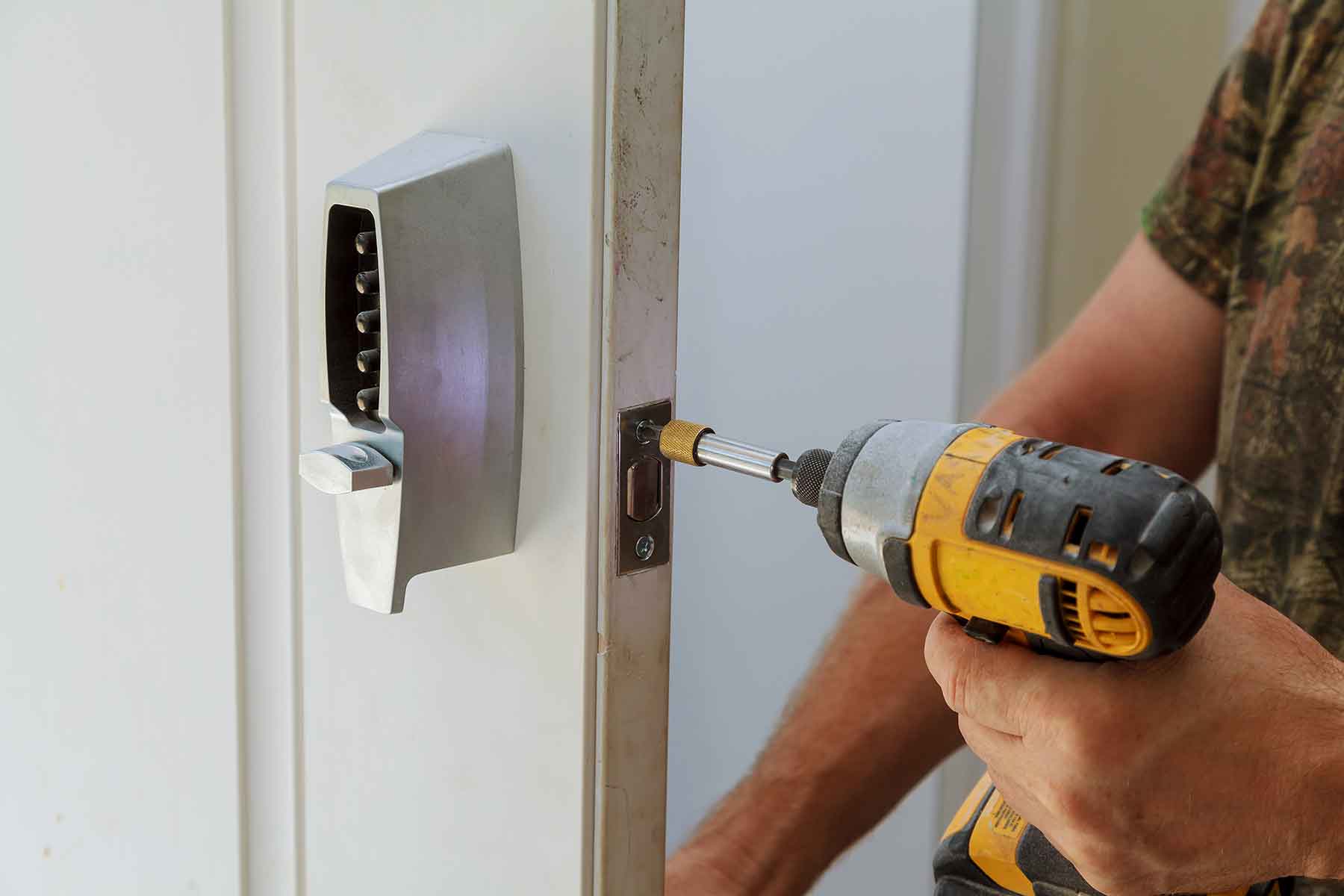 man-installing-of-the-door-with-lock-key-security-TVKNTEQ