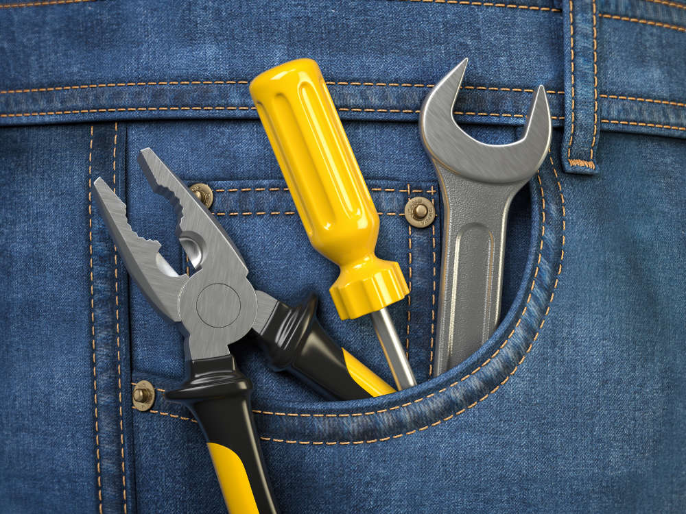 tools-in-jeans-pocket-service-and-engineering-conc-DXPE22J.jpg