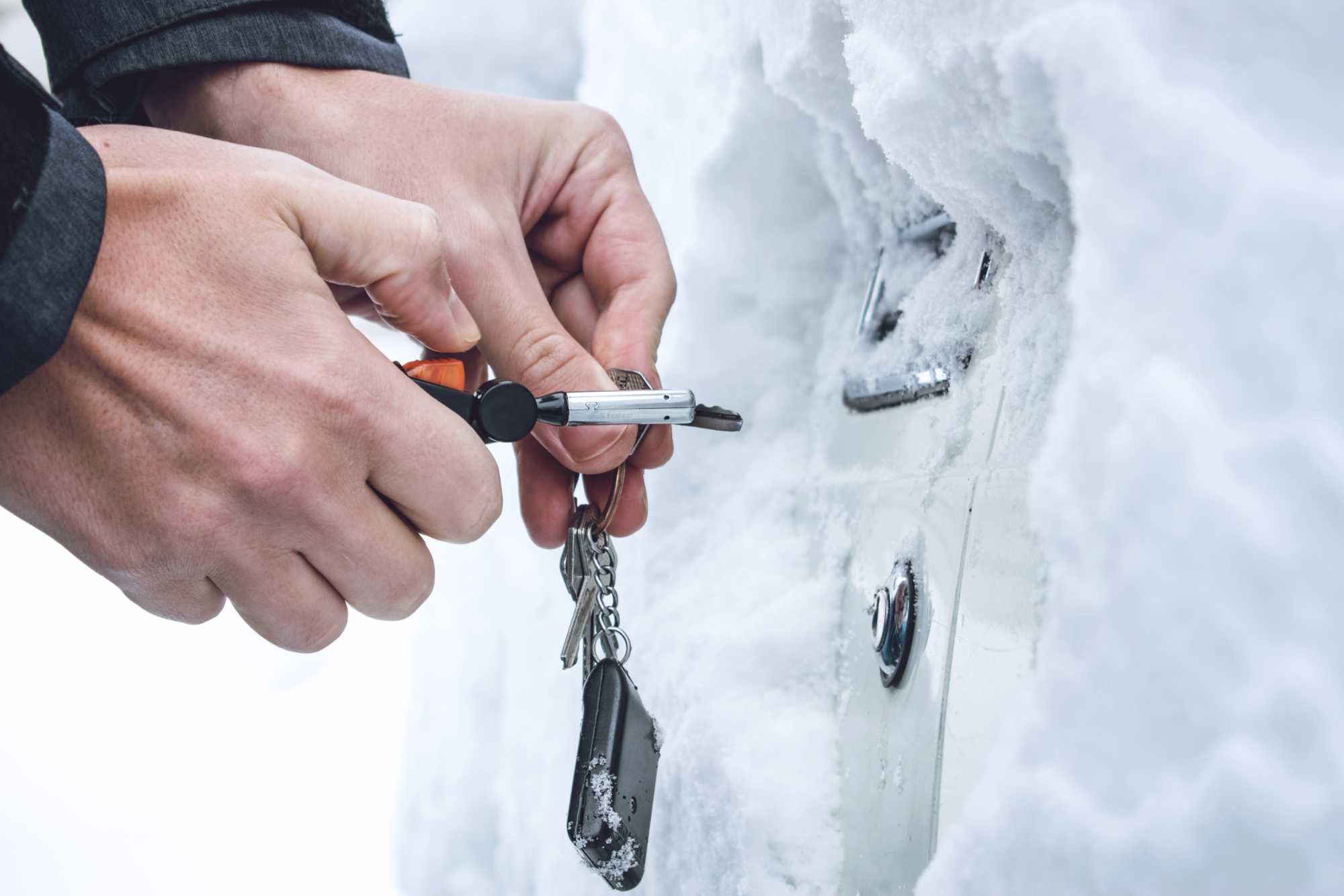 ways-to-open-frozen-car-doors-heating-up-the-key-m-NNDC8QF.jpg